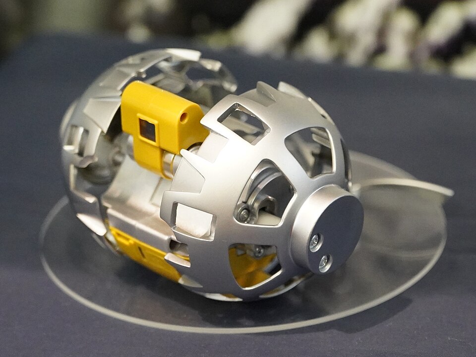 The SORA-Q lunar robot